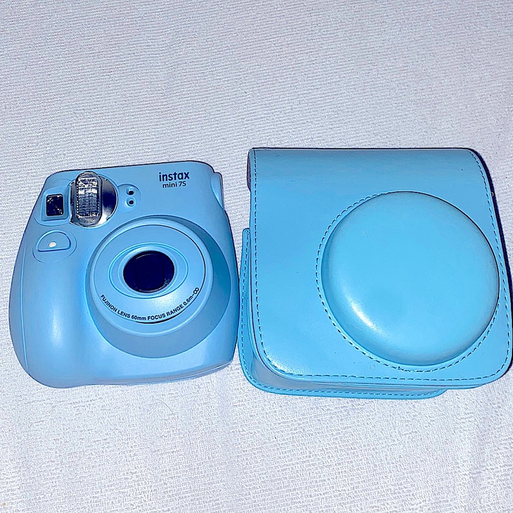 selling the instax 7s mini with its case